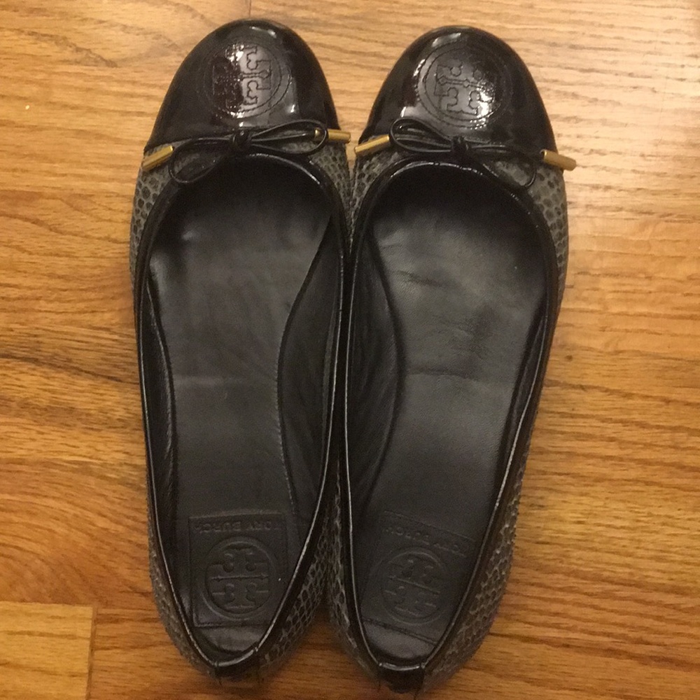 Black and gray snakeskin Tory Burch flats size 8.5
